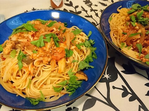 サバ缶で！トマトソースパスタ